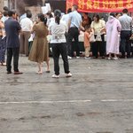 禁酒令一出，饭店都出来摆摊了～