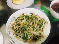 格格美食——绿豆芽炒韭菜