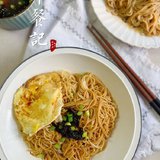 早餐｜2023年4月14日葱油拌面 荷包蛋 紫菜汤 芒果