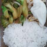 2023-11-25午餐，豆皮鸡蛋+炒西兰花