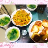 格格美食——早餐：小米菜粥+蜂蜜面包