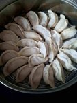 今天全家包饺子