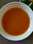 南瓜蒸熟，用榨汁机打成汤，很好喝
