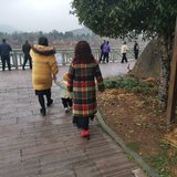 拜年穿新衣，今天他最好看