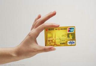 信用卡借给别人被刷爆，你会把信用卡外借吗？