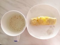 最近新宠早餐组合：鸡蛋灌饼加榨菜+豆浆
