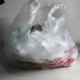 你家里有没有那种装了很多塑料袋的塑料袋？