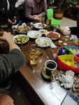 迎接牛年，亲戚聚餐熬年夜。